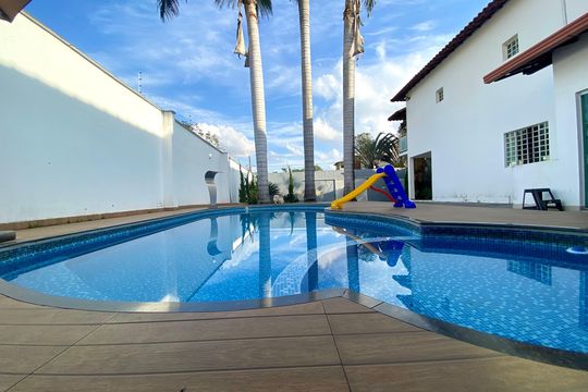 Área externa de casa à venda com 3 quartos, 500m² em Trevo, Belo Horizonte