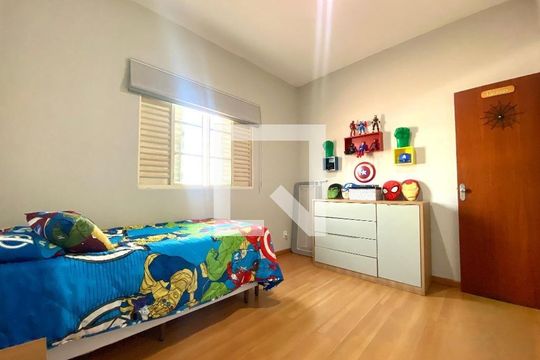 Quarto 2 de casa à venda com 3 quartos, 500m² em Trevo, Belo Horizonte