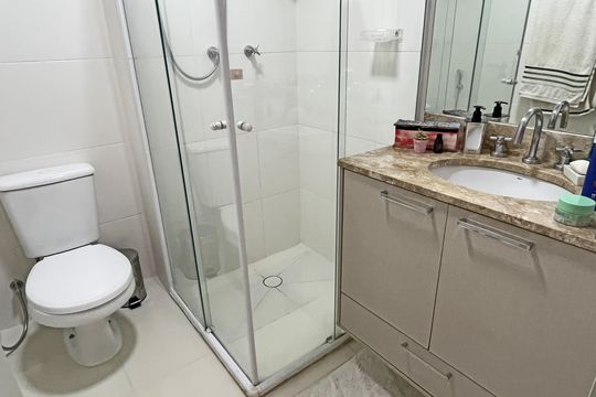 Banheiro da Suíte de apartamento para alugar com 3 quartos, 109m² em Gonzaga, Santos