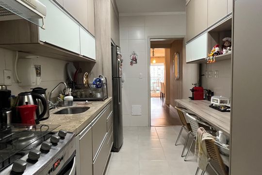Cozinha  de apartamento para alugar com 3 quartos, 109m² em Gonzaga, Santos