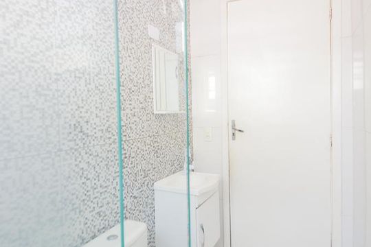 Banheiro de apartamento à venda com 2 quartos, 54m² em Gopouva, Guarulhos