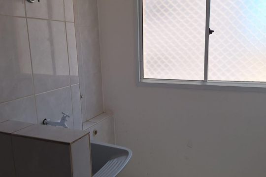 Área de serviço de apartamento para alugar com 2 quartos, 47m² em Jardim Josane, Sorocaba