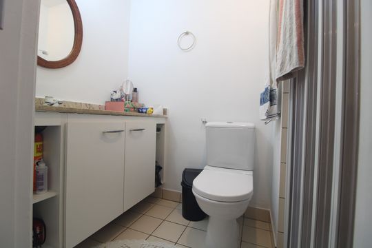Banheiro de apartamento à venda com 2 quartos, 50m² em Jardim Anhanguera, São Paulo