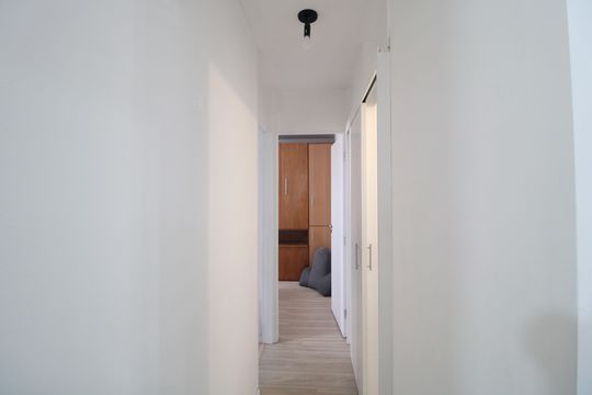 Corredor de apartamento à venda com 2 quartos, 50m² em Jardim Anhanguera, São Paulo