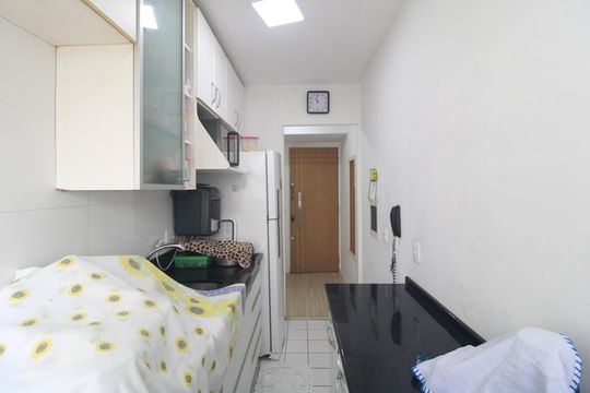 Cozinha de apartamento à venda com 2 quartos, 50m² em Jardim Anhanguera, São Paulo