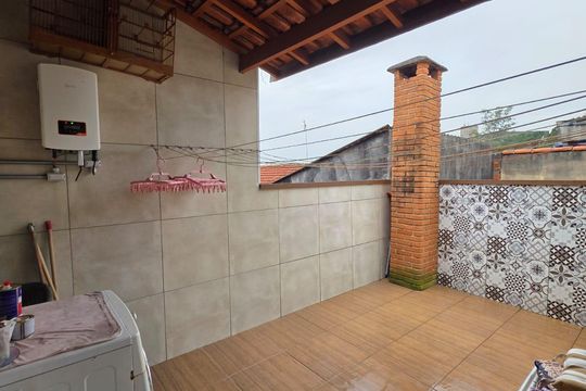 Área externa de casa à venda com 3 quartos, 180m² em Jardim Santa Emilia, São Paulo