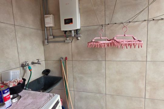Área de serviço de casa à venda com 3 quartos, 180m² em Jardim Santa Emilia, São Paulo