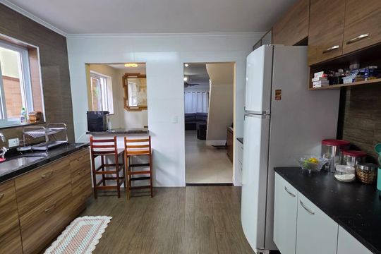 Cozinha de casa à venda com 3 quartos, 180m² em Jardim Santa Emilia, São Paulo