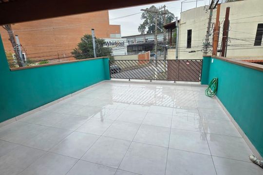 Área externa de casa à venda com 3 quartos, 180m² em Jardim Santa Emilia, São Paulo