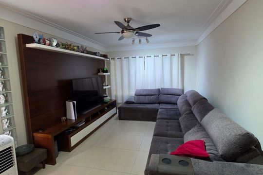 Casa à venda com 3 quartos, 180m² em Jardim Santa Emilia, São Paulo