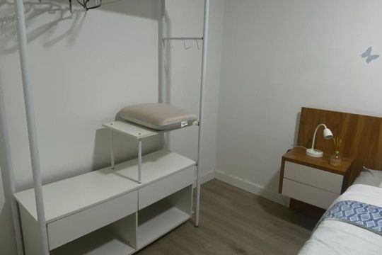Quarto de apartamento para alugar com 2 quartos, 45m² em Coqueiros, Florianópolis