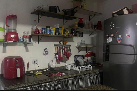 Cozinha de apartamento para alugar com 2 quartos, 45m² em Coqueiros, Florianópolis