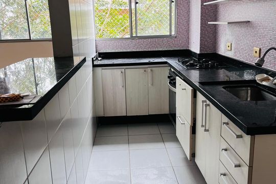 Cozinha de apartamento à venda com 2 quartos, 122m² em Jardim Santa Teresinha, São Paulo