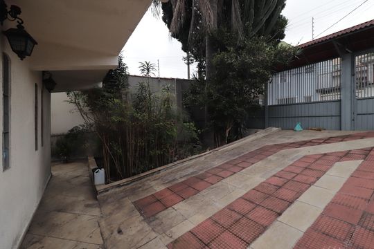 Garagem de casa à venda com 6 quartos, 600m² em Vila Regina, São Paulo