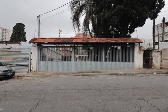 Fachada de casa à venda com 6 quartos, 600m² em Vila Regina, São Paulo