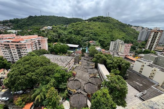 Vista de apartamento à venda com 2 quartos, 94m² em Santa Rosa, Niterói