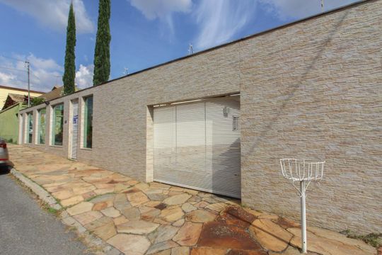 Fachada de casa para alugar com 3 quartos, 477m² em Planalto, Belo Horizonte
