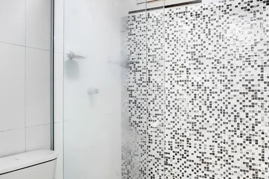 Banheiro de kitnet/studio para alugar com 1 quarto, 25m² em Santa Cruz, Belo Horizonte