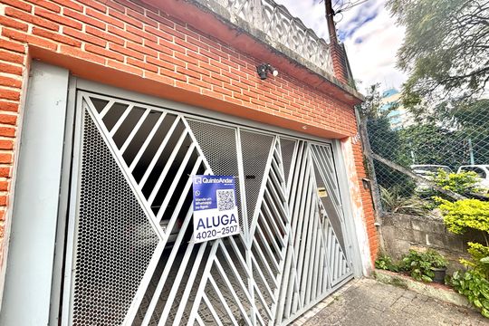 Fachada de casa para alugar com 1 quarto, 50m² em Jardim Maringa, São Paulo