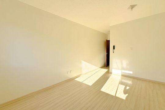 Sala  de apartamento para alugar com 3 quartos, 52m² em Serraria, São José