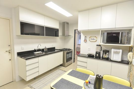 Cozinha de apartamento à venda com 4 quartos, 140m² em Tijuca, Rio de Janeiro