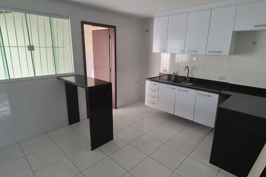 Cozinha de casa de condomínio para alugar com 4 quartos, 126m² em Nova Esperança, Rio das Ostras
