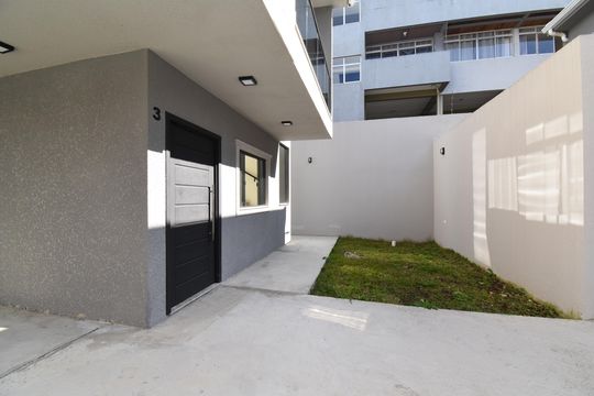 Área externa de casa à venda com 3 quartos, 110m² em Bairro Alto, Curitiba