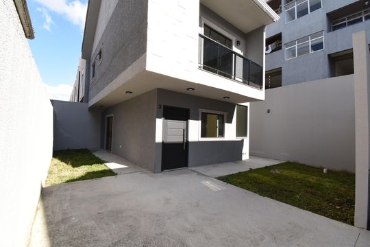 Área externa de casa à venda com 3 quartos, 110m² em Bairro Alto, Curitiba