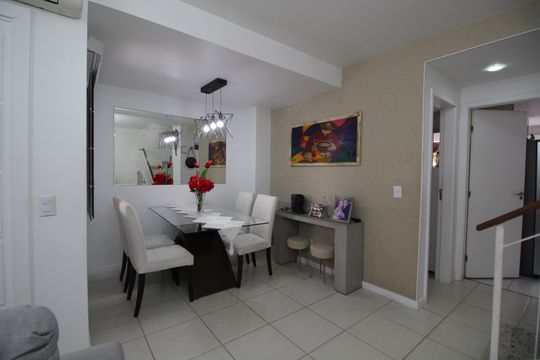 Sala 1 de casa de condomínio para alugar com 3 quartos, 160m² em Freguesia (jacarepaguá), Rio de Janeiro