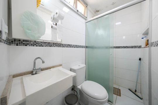 Banheiro de apartamento à venda com 2 quartos, 60m² em Parque Paineiras, São Paulo