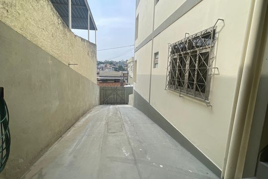 Garagem de casa para alugar com 2 quartos, 88m² em Vila São Luis, Duque de Caxias