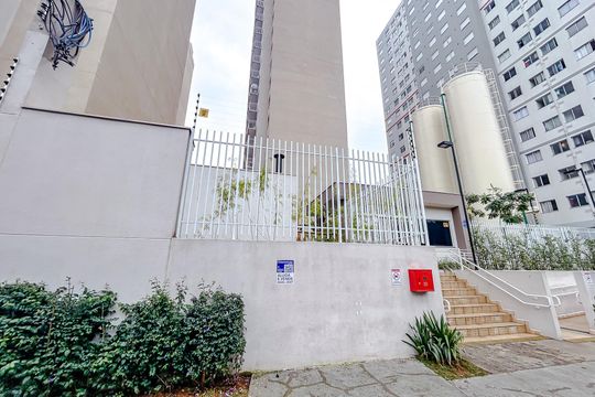 Fachada com Plaquinha de apartamento à venda com 1 quarto, 27m² em Guaiauna, São Paulo