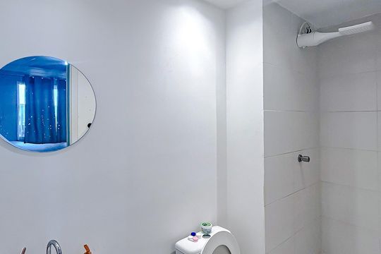 Banheiro de apartamento à venda com 1 quarto, 27m² em Guaiauna, São Paulo