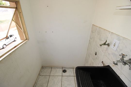 Área de Serviço de apartamento para alugar com 2 quartos, 52m² em Conjunto Residencial José Bonifácio, São Paulo