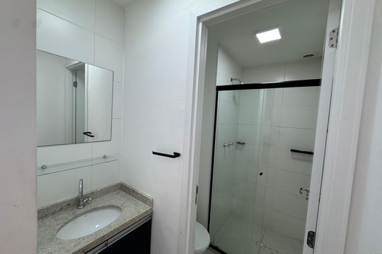 Banheiro de apartamento para alugar com 1 quarto, 40m² em City Bussocaba, Osasco