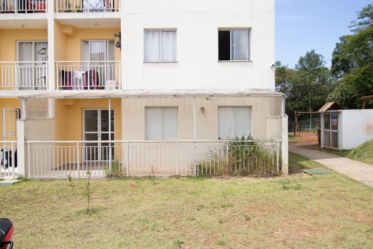 Fachada de apartamento para alugar com 2 quartos, 48m² em Roselândia, Cotia