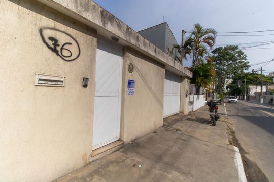 Plaquinha  de casa para alugar com 2 quartos, 70m² em Santa Rosa, Niterói