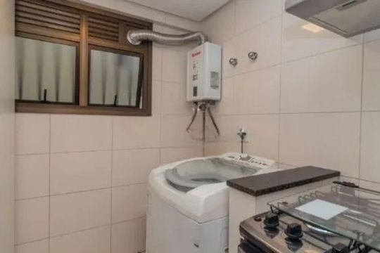 Área de serviço de apartamento para alugar com 1 quarto, 61m² em Petrópolis, Porto Alegre
