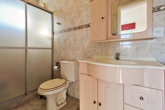 Banheiro de apartamento para alugar com 1 quarto, 49m² em Nonoai, Porto Alegre