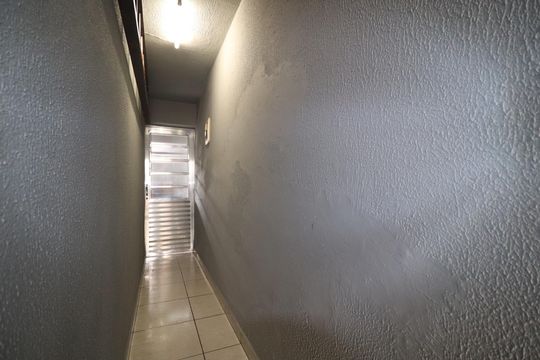 Corredor Lateral de casa à venda com 3 quartos, 173m² em Utinga, Santo André