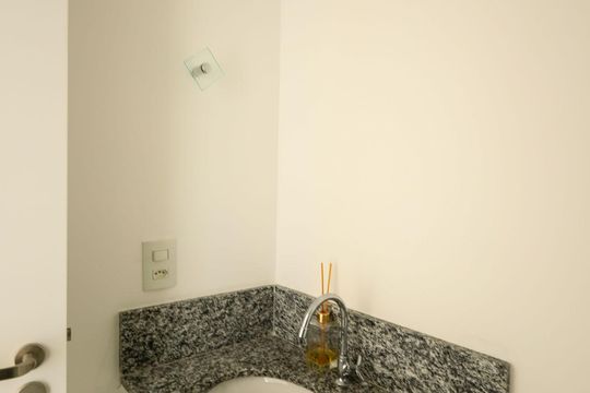 Banheiro de apartamento para alugar com 2 quartos, 65m² em Campininha, São Paulo