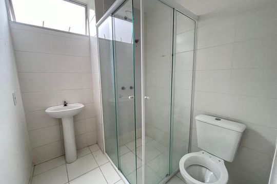 Banheiro de apartamento à venda com 2 quartos, 44m² em Parque Ipe, São Paulo