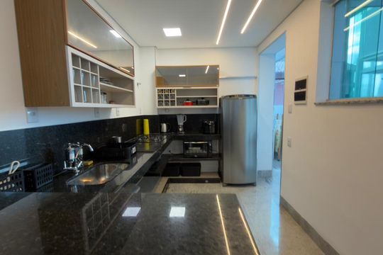 Cozinha de apartamento para alugar com 3 quartos, 90m² em Barroca, Belo Horizonte