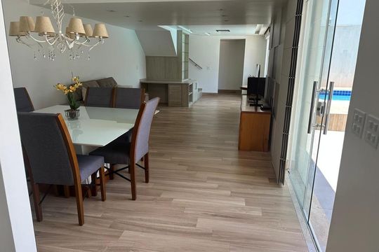 Casa para alugar com 3 quartos, 525m² em Portinho, Cabo Frio