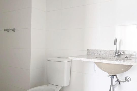Banheiro Social de kitnet/studio para alugar com 0 quarto, 32m² em Picanço, Guarulhos