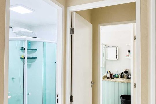 Banheiro de apartamento para alugar com 2 quartos, 55m² em São Marcos, Salvador