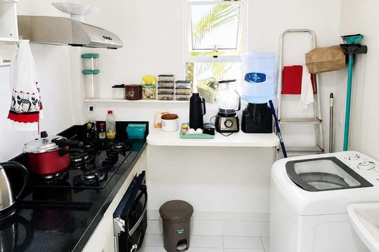 Cozinha de apartamento para alugar com 2 quartos, 55m² em São Marcos, Salvador