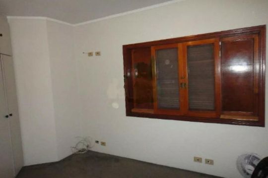 Casa à venda com 4 quartos, 240m² em Jardim dos Prados, São Paulo