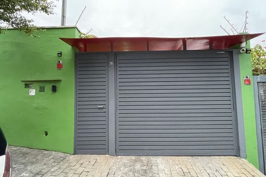 Fachada de casa para alugar com 4 quartos, 220m² em Vila Pirajussara, São Paulo