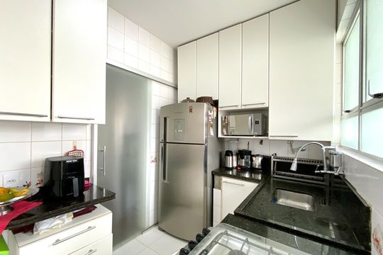 Cozinha de apartamento à venda com 3 quartos, 90m² em Coracao de Jesus, Belo Horizonte
